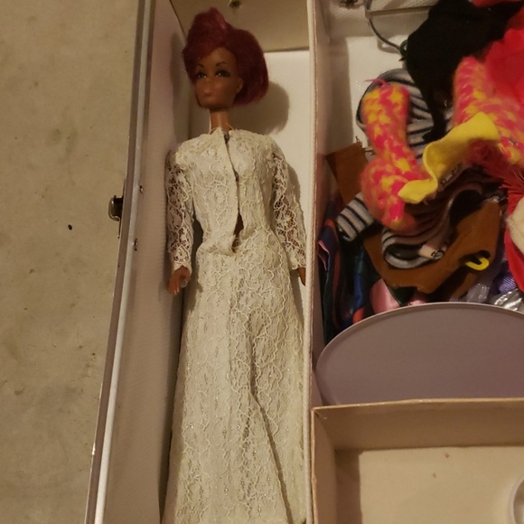 Barbies ans her amazing clothes. - Picture 5 of 7